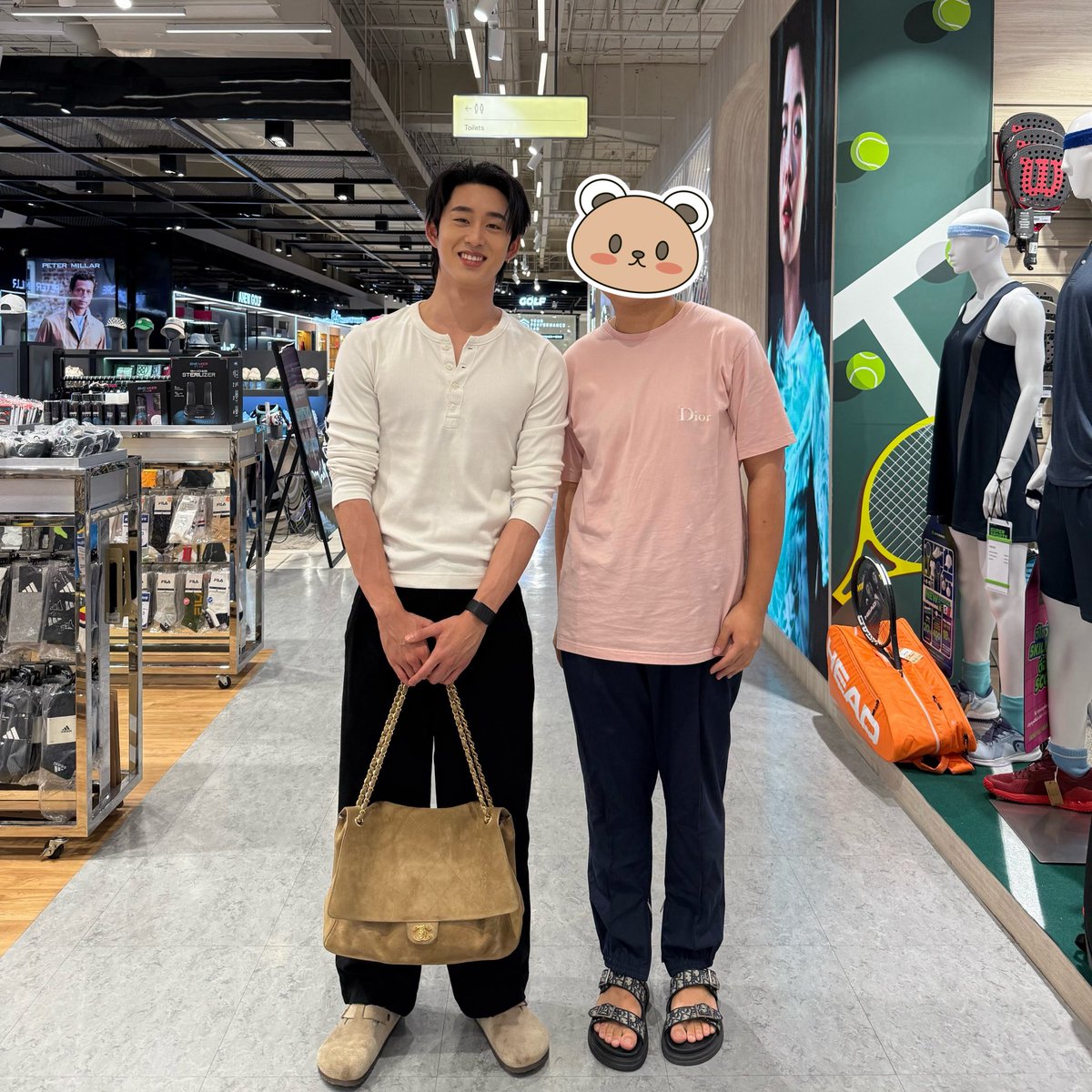 sweetest1905's tweet photo. น้องเอสไปช้อปปิ้งไม้เทนนิสหยอคับบบ มันโซคิ้วทึมากกก @EstRvp 
#est_rvp https://t.co/UBZxHfkdeI