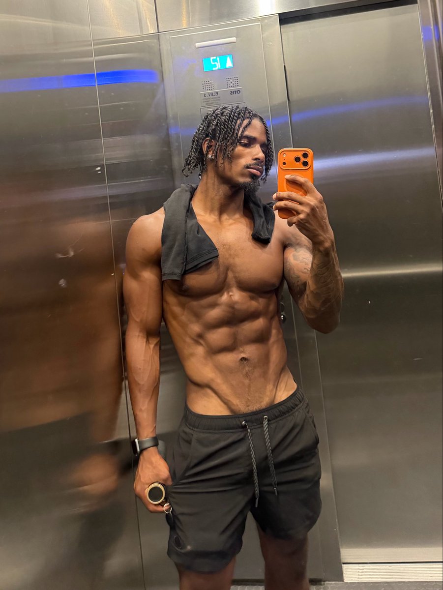 1wayDj's tweet photo. You see me in the elevator wyd 👀 https://t.co/NzNLAKDuTw