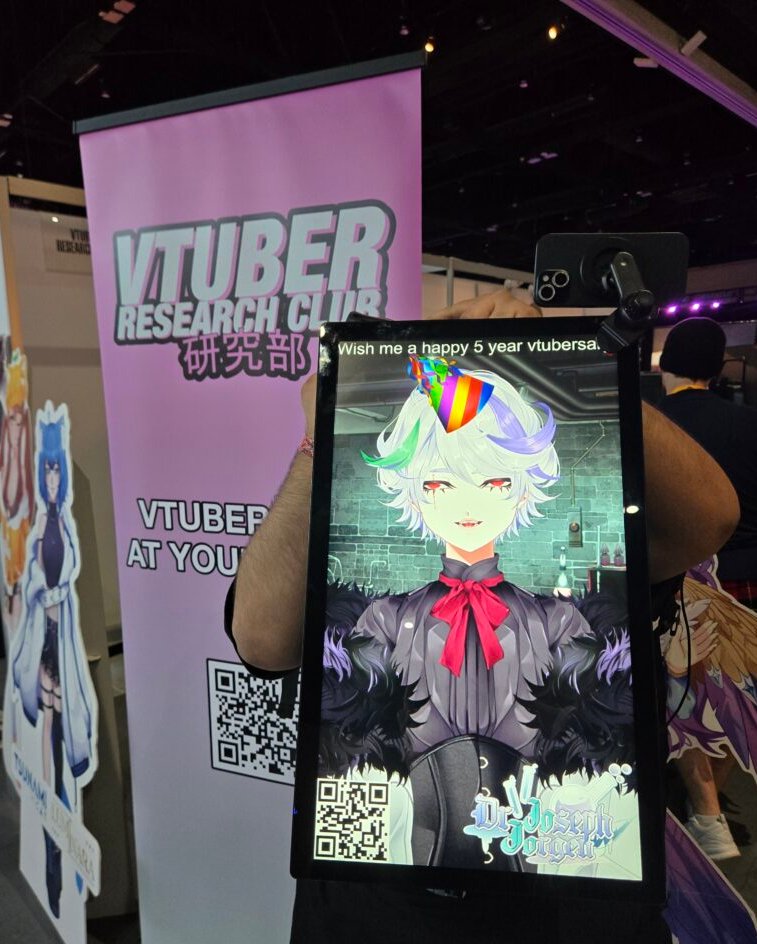 astriastars's tweet photo. @cloversevt hiya clover i know this is random but have you ever checked out @The_VTRC they have ipads that you can roam around offkai with or meet and greets and more!! they will be at offkai this year and they still have offkai slots available! here is there website https://t.co/A05aejGqBX https://t.co/XWt12dOUjZ
