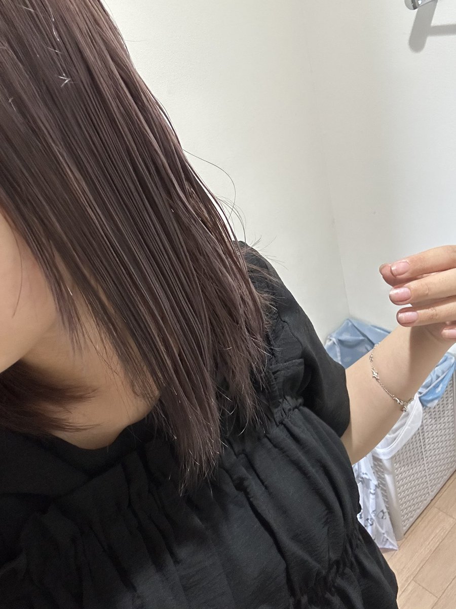 sutanpon's tweet photo. 髪の毛セルフで染めたぜ💪✨
この髪色可愛すぎて気に入った🥺
光当たっても当たらなくても可愛い🥺 https://t.co/hiLE2KTv5H