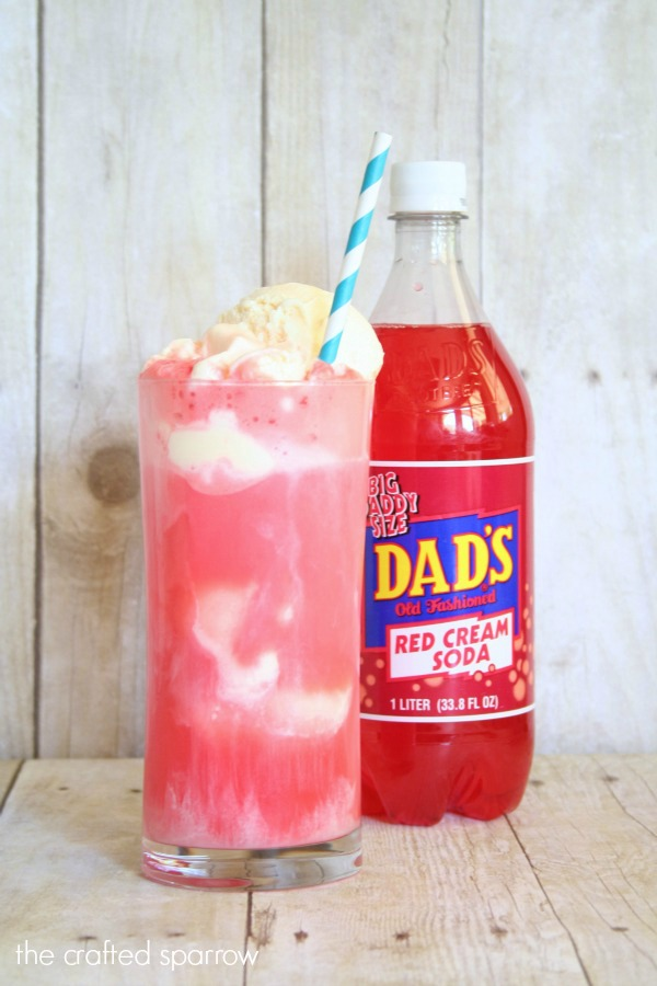 bbk4511's tweet photo. @japan_nobunaga As long as you're going to try a root beer float to placate your readers, you might as well try a cream soda float, too.  (Cream soda comes in both red and brown versions, but the red is more fun in a float.) https://t.co/TTzCYrPuBA