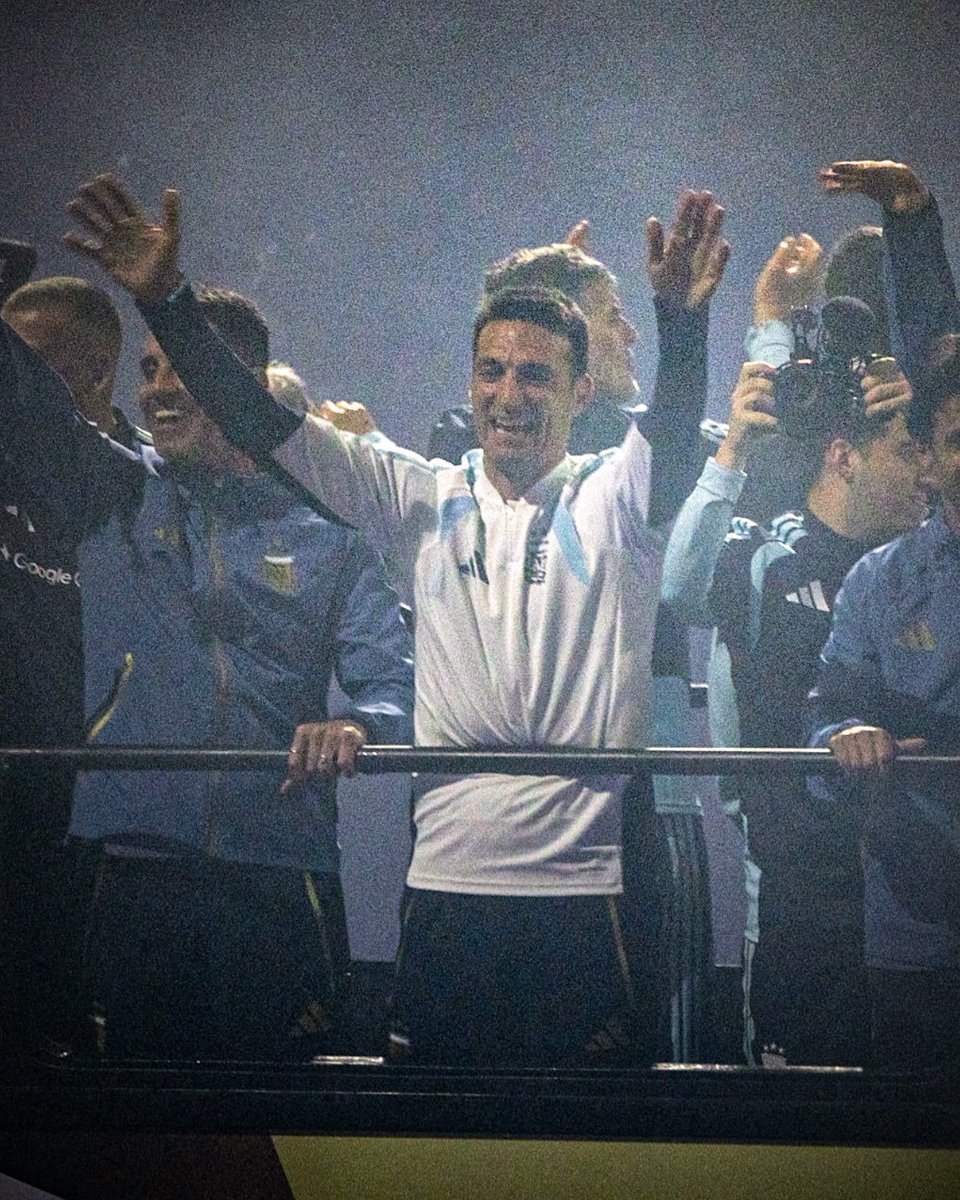 CSKASLA's tweet photo. No hay chance de que un tipo con esa sonrisa no haya recapacitado en estas 36 horas y entendido que es su lugar en el mundo. https://t.co/U7m25UiY6r