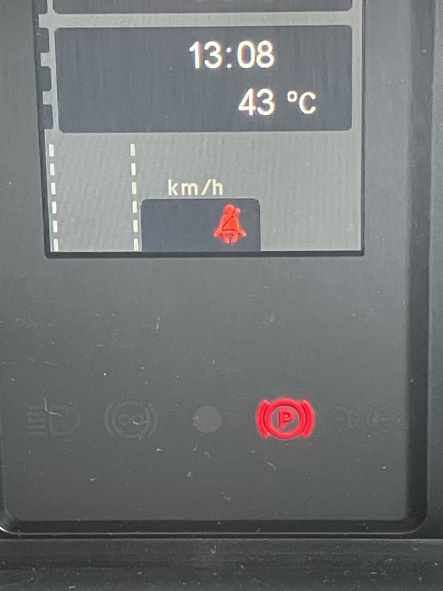 inaame's tweet photo. 車外温度43° C https://t.co/yYmpYRggI2