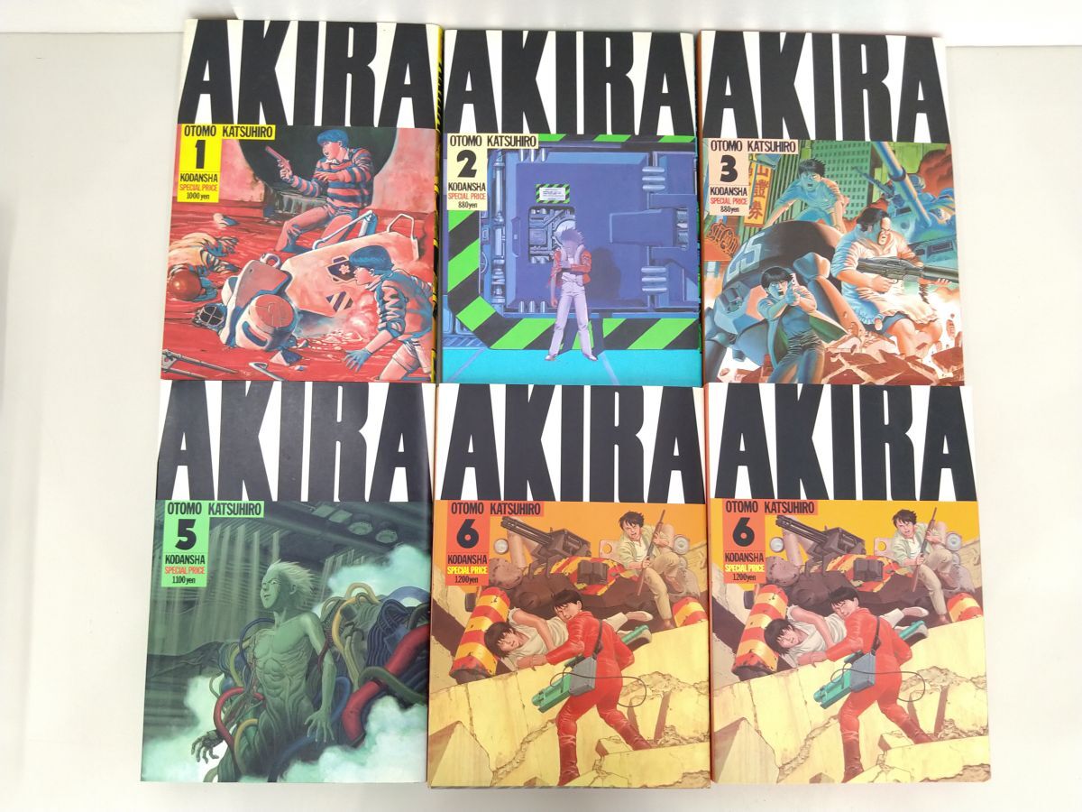 PinkuEigaClub's tweet photo. ヨシ！大友克洋の漫画を落札。別に買わなくてもそこら中にデータは転がってるが、このサイズ感の現物にこだわりたい。映画ワキガは当然見てるけど原作はチラッとした読んだことないんよ。よく見たら最終巻ダブってて第4巻がないが、そこは想像で補おう。全集はデザインセンスからしてナイワと思った。 https://t.co/lIQ0PBwgik
