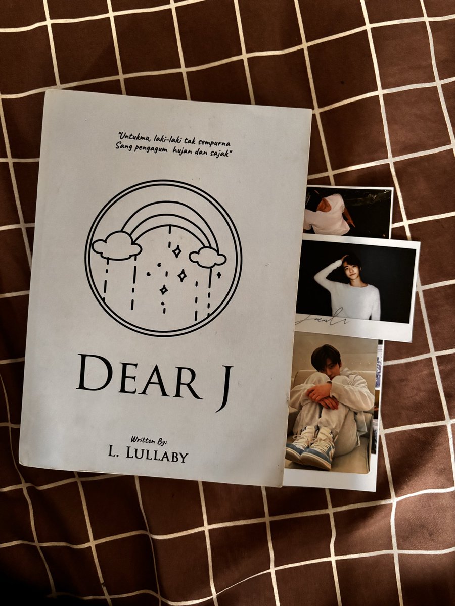 Sha_llby's tweet photo. @butrfliess_ Inii ada novel dear j, good condi bisaa cod oren jugaaa💗 langsung dm kalauu berminatt https://t.co/lQWsn43R53