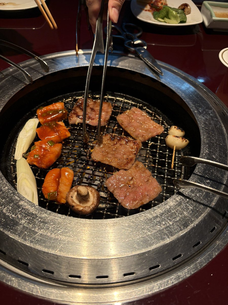 texcher123's tweet photo. 昨日は誕生日プレゼントに
#叙々苑 に連れていってくれました
美味しいお肉でした
元々脂肉は苦手で食べられないのですが
この霜降りも食べられた
やはり脂が上質だと大丈夫なのね
#子育て
大変でも大人になるとこんな特典がついてくるのね

https://t.co/F8KCIEqRIg
#学習塾
#新松戸
#小中学生　#発達 https://t.co/uiFN1j7Rj7