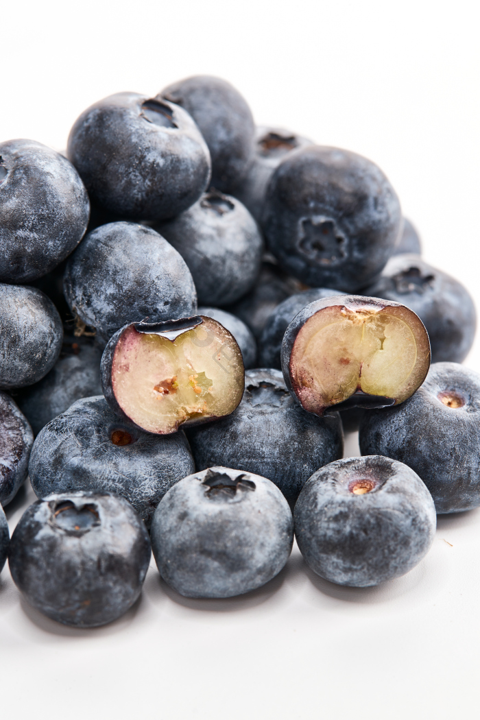 LeonaA23333's tweet photo. This season’s new wild blueberries are chef’s kiss—plump, juicy, and bursting with natural sweetness, no added sugar needed. Perfect for yogurt bowls or snacking straight! https://t.co/f5beMOvweM