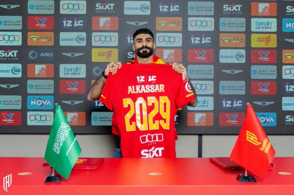 Goalx24's tweet photo. 🧤 رسميًا | 

القادسية يجدد عقد الحارس أحمد الكسار حتى عام 2029. 💛❤️ https://t.co/MhtWEksml2