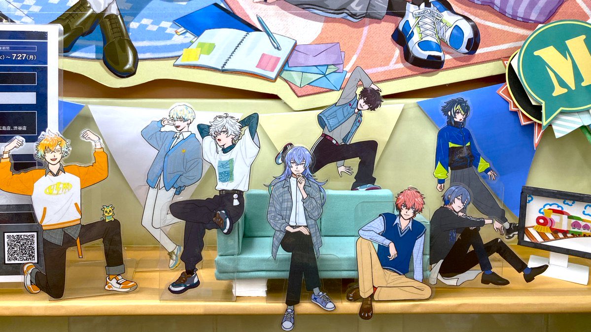 tA_tasukaru_ty's tweet photo. アニメイト大宮さんのディスプレイめちゃくちゃ天才だと思うんだけど、ソファに足掛けて今にも🐙🌟を蹴飛ばそうとしている🤝が秀逸すぎる https://t.co/jDzXnNR6B0