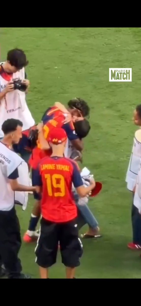 negrosk81's tweet photo. @soumatheuzin Si es evidente cuando sacas de contexto cua quier situación, anda a llorar con Messi para otro lado jaja https://t.co/VhS0U2Y6bN