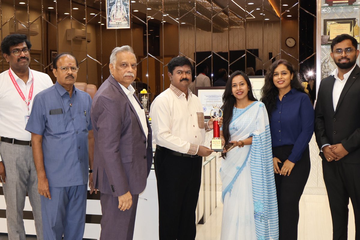 AcsArunkumar's tweet photo. Happy to felicitate the GWC DATA AI team during the successful campus recruitment drive at our University, organized by the Department of Placement and Training.
#DRGR #MGRERI #DATAAIteam #campusrecruitmentdrive https://t.co/ZzWQ6rHKfX