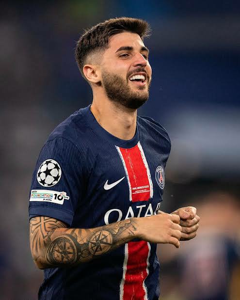 JuiceGaffer's tweet photo. Why is manutd not looking at Lucas Beraldo of PSG, can play LCB or DM, very good on the ball, He's good at positioning,Tackling, interceptions, can pass it short, long or in little triangles if under pressure.

At 23 He's fairly experienced, two time UEFA winner @UTDTrey https://t.co/a9WdRKHHeb