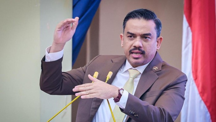 LambeSahamjja's tweet photo. menteri umkm bilang driver ojol bakal dijadiin kategori pengusaha :
- ojol bakal dapat gelar pengusaha mikro 
- ini bagian dari perpres khusus driver ojol yang lagi disusun pemerintah
- alasannya driver ojol dianggap mandiri
- motor sendiri, modal sendiri, alat operasional sendiri
- saat ini pengusaha mikro dengan omzet 500 juta s.d. $4,8 miliar/tahun Dikenakan PPh Final 0,5% dari total omset per bulan