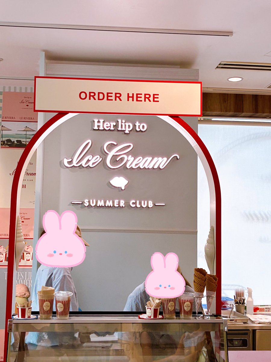 riiko0206's tweet photo. 運良くキャンセルされたのが取れて行ってきた🍨🍒チェリーボンボンとレモンチーズケーキを頼んだけれど、レモンの皮？が入っていて食感や風味が増していて美味しかったです😋並んでいるときにお兄さんが前日より入れる枠を増やしたと言っていました☺️  #herlipto https://t.co/X9OwFTAjoe