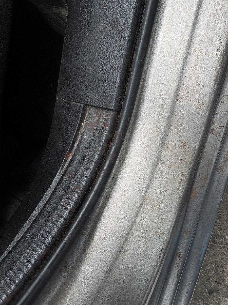 Navinpoonia20's tweet photo. @bapl_bhandari #bhandari
Bhandari automobile private limited address NH 6 ,Nibra salap 2 Howrah 
GST 19AABCB5407E1z0

The hardest moment in life is seeing this; it makes me want to get the car serviced at home. Very sad. https://t.co/8VPUzoPOjg