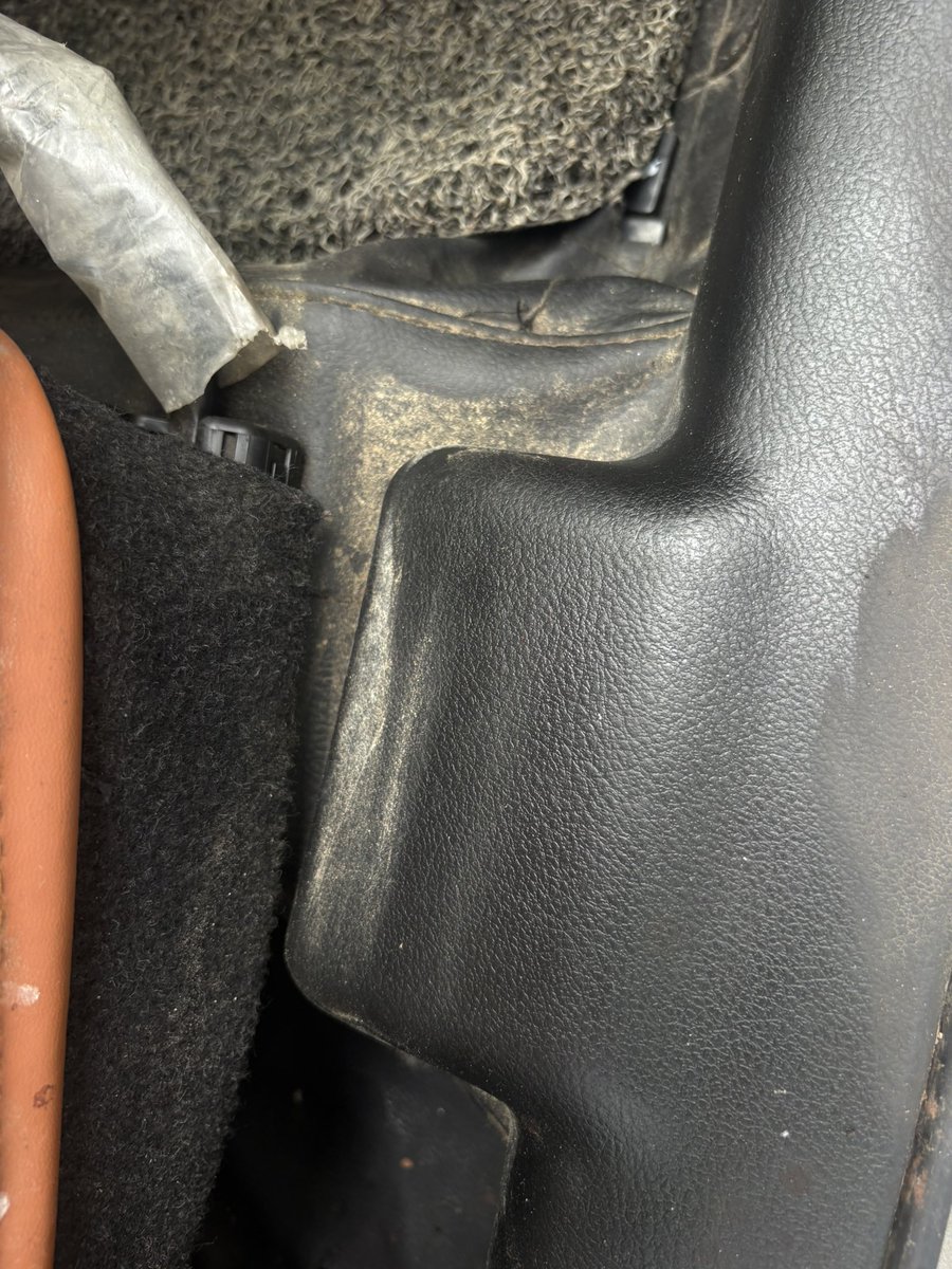 Navinpoonia20's tweet photo. @bapl_bhandari #bhandari
Bhandari automobile private limited address NH 6 ,Nibra salap 2 Howrah 
GST 19AABCB5407E1z0

The hardest moment in life is seeing this; it makes me want to get the car serviced at home. Very sad. https://t.co/8VPUzoPOjg