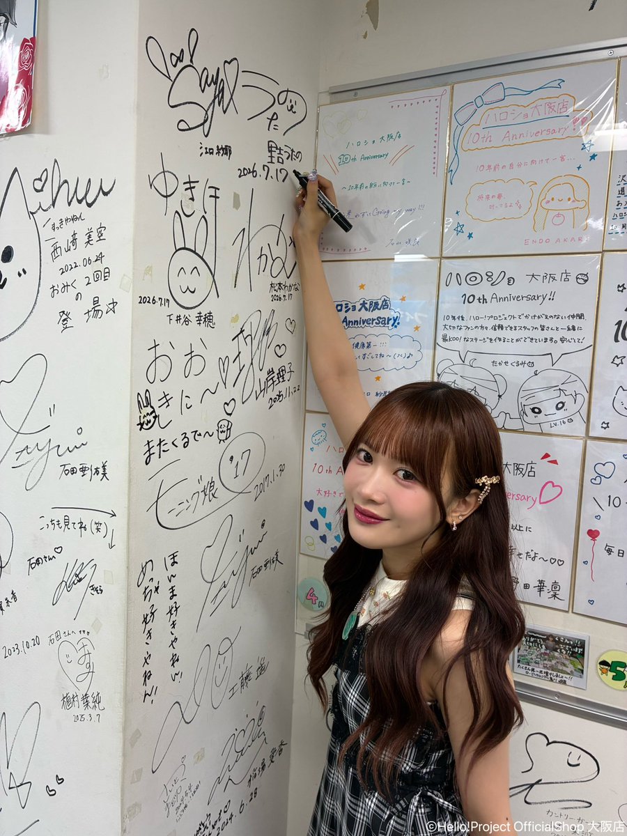 hello_shop_osak's tweet photo. 江口紗耶さんと里吉うたのさんより大阪店名物🐙3階壁サインをいただきました🪄

3階は写真撮影OKです📸
2階突き当たり横階段より3階へ🧗‍♂️
ぜひご覧ください👀✨ https://t.co/c17Z2Ct44P