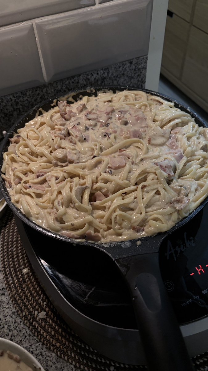 louveeir's tweet photo. cooking ina mo 😁 https://t.co/hxHUauWmiV