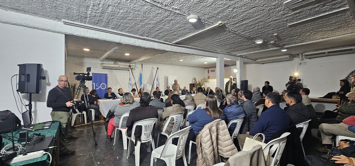 solivera2's tweet photo. En Maldonado en sesión del Directorio del @PNACIONAL ,una instancia de intercambio y cercanía con dirigentes y militantes del departamento.
La Comisión de Género que coordino, de la Secretaría de DDHH que preside la Directora Gloria Rodríguez, se reunió con organizaciones de la sociedad civil para conocer sus experiencias y necesidades y avanzar en una agenda de trabajo conjunta en materia de DDHH, género, diversidad e inclusión.
Participaron la Fundación Capullos, Rainbow Families, Trans Boys Uruguay, la Asociación Maestra Juana Guerra, Mujeres Rotarias y Zonta Maldonado, junto a la Lic. Silvia Fontao y las Directoras de la Intendencia ,Sandra Suárez y Eliane González.
Seguimos recorriendo el país,escuchando, dialogando y trabajando por una sociedad más inclusiva y por el fortalecimiento de nuestro Partido Nacional. 🇺🇾💙