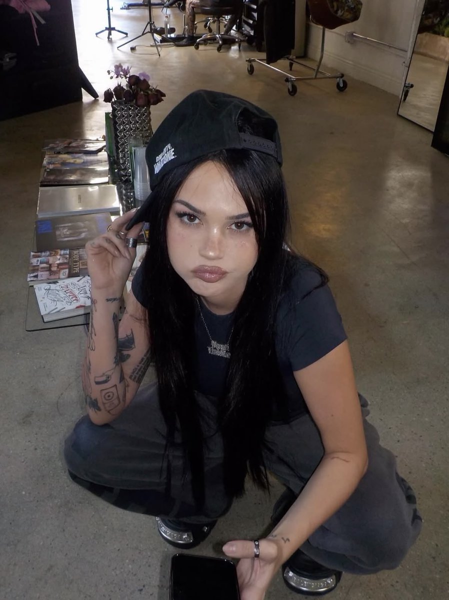 SWIXXZMAGS's tweet photo. Happiest Birthday to my favorite human!!! 🥳🖤 i love you and i'm so proud of uuuuu @MaggieLindemann u deserve all the best! cant wait for new music!!! ❤️‍🔥 https://t.co/hMTZb7mERN