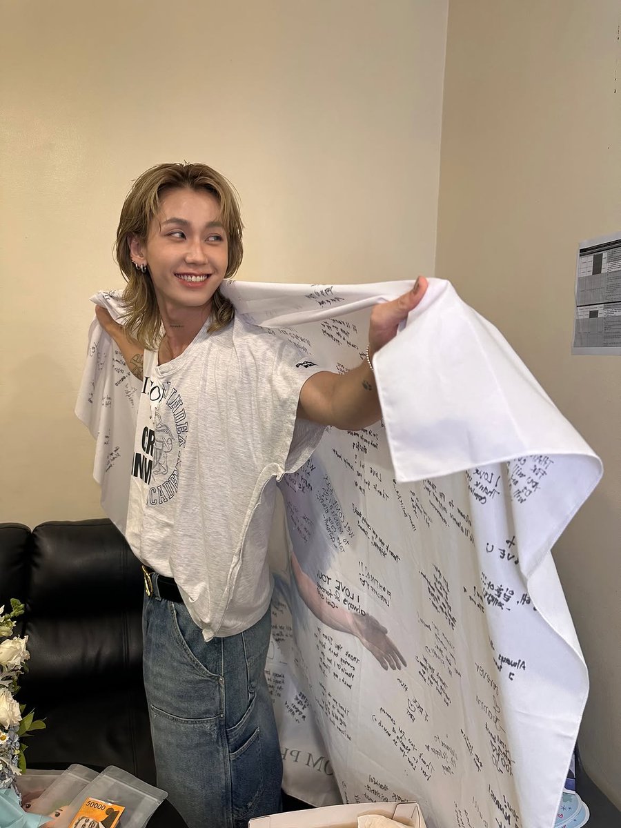 ilhoonday_1004's tweet photo. @cptz_art 💙 Message Tapestry

A tapestry filled with love. 🤍

Every handwritten message became part of a gift that Ilhoon can always look back on, a reminder that he'll always have people cheering him on here in the Philippines.

#ILHOON
#ILHOON_in_Manila 
#1DayArtClassWithILHOON https://t.co/JJHJd5aW8v