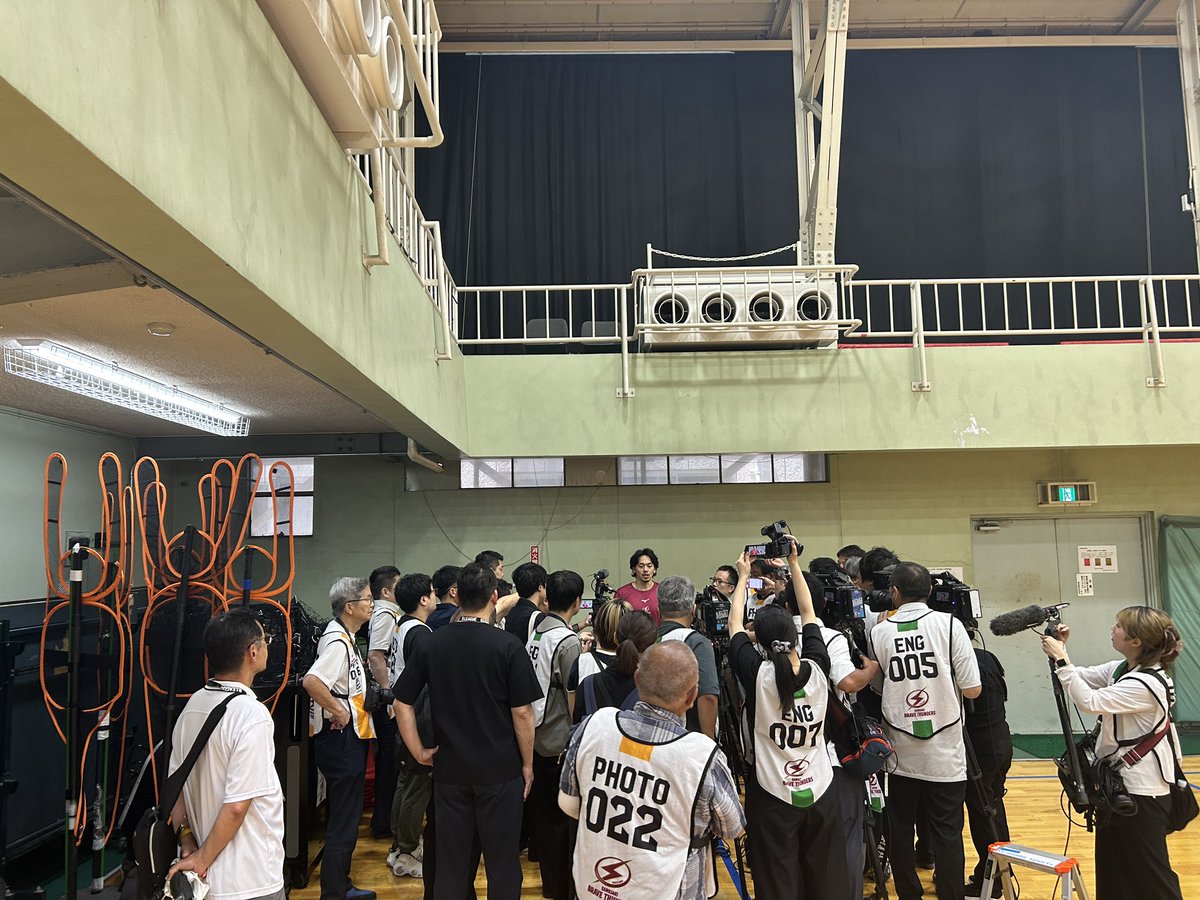 awokie's tweet photo. 川崎ブレイブサンダースのメディアデー。これだけの囲みを見るのはいつぶりでしょうか… https://t.co/K5gDhKofDz