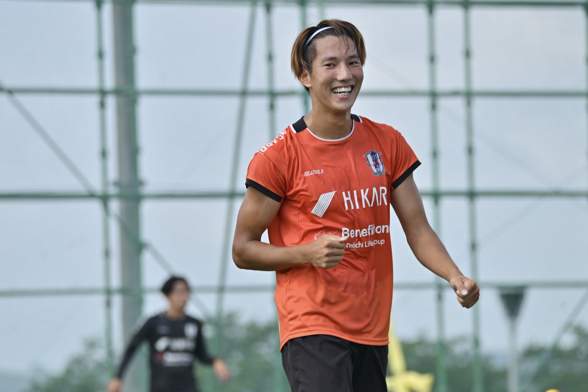 ehime_fc's tweet photo. 🏝️🏋️｜𝗣𝗥𝗘𝗦𝗘𝗔𝗦𝗢𝗡 𝗧𝗥𝗔𝗜𝗡𝗜𝗡𝗚 𝗖𝗔𝗠𝗣
📍𝗠𝗶𝘆𝗮𝗸𝗼𝗻𝗼𝗷𝗼, 𝗠𝗶𝘆𝗮𝘇𝗮𝗸𝗶

- 𝗗𝗔𝗬 𝟭 -

#舩橋京汰 選手はグッドプレーに思わずこの表情✊✨

#ehimefc #愛媛FC https://t.co/hqGewakC7J