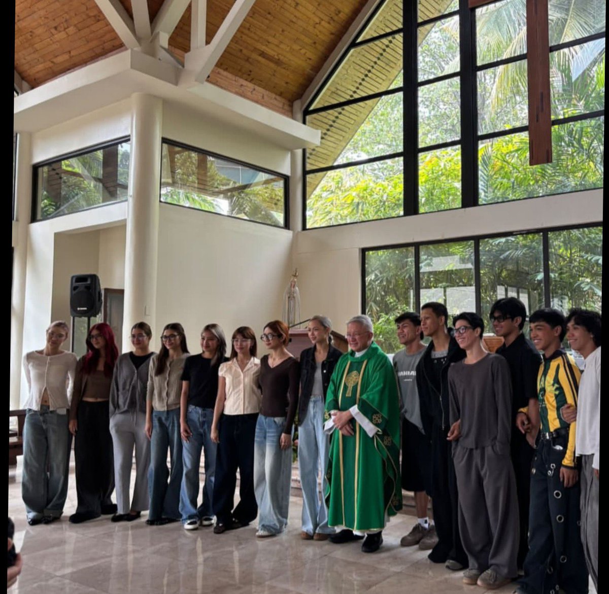 cintacole's tweet photo. BINI and besties for today's mass. omg! so kasama besties sa world tour? yayyy! https://t.co/qD6kphmxFR