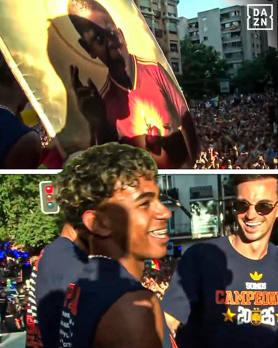 it_Rutie's tweet photo. Someone brought a banner of Lamine Yamal’s little brother to the parade… and Yamal couldn’t stop smiling. 🥹❤️ https://t.co/iRMCOojHG8