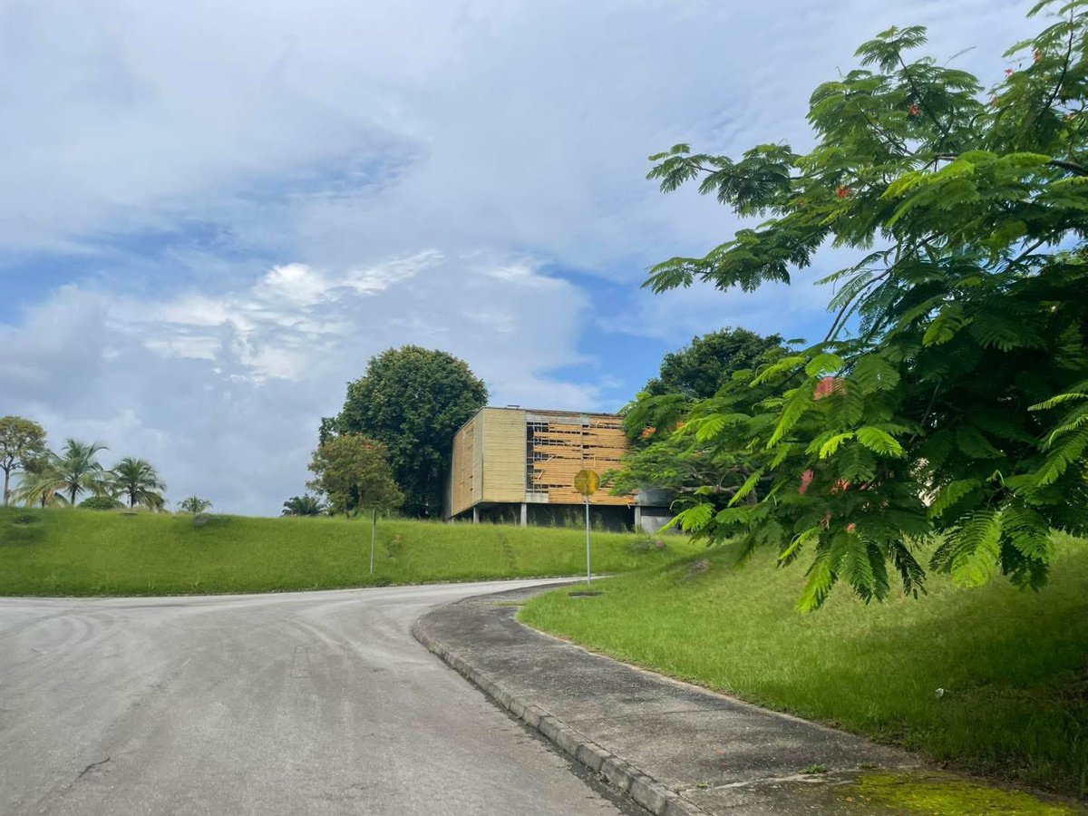obaofph01's tweet photo. Tinapa is a powerful reminder that visionary projects require more than massive investment—they need consistent management, sound policies, security, and long-term political commitment.

Tinapa was a $350 million mega resort and business destination, built by former Governor of Cross Rivers State Donald Duke to attract foreign investors, tourists, and businesses from around the world. 

It was supposed to prove that Nigeria could compete with the biggest tourism destinations in Africa.

For years, it stood as one of Nigeria’s boldest ambitions.

Then came years of neglect, poor management, policy failures… and during the #EndSARS unrest, parts of the resort were reportedly vandalized and looted, leaving yet another scar on a project that was already struggling.

Walking through Tinapa today feels like walking through a forgotten dream.

Empty buildings.

Silent streets.

Facilities that once promised jobs, investment, and economic growth now sit abandoned.

The question isn’t just, “What happened to Tinapa?”

The bigger question is…

Why do some of Nigeria’s biggest projects end up like this?

We complain that foreign investors don’t trust Nigeria.

But if billion-dollar ideas can be neglected, damaged during periods of unrest, and left without a clear plan for recovery, what message are we sending to the rest of the world?

Tinapa wasn’t just built for Cross River State.l, It was built to showcase Nigeria.

And today, it’s a painful reminder that building something extraordinary is only half the job. Protecting it is the other half.

Do you think Tinapa can still become the tourism giant it was meant to be, or has Nigeria already missed that opportunity forever?