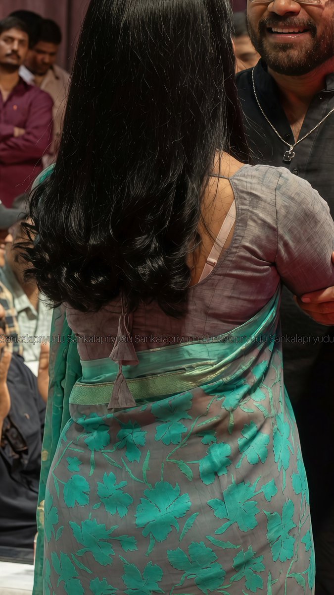 SANKALAPRIYUDU0's tweet photo. Eswari Rao bra slip view 🥵🤤
Most interesting thing to watch all day 😁🌚 https://t.co/nRCi4xkXtv
