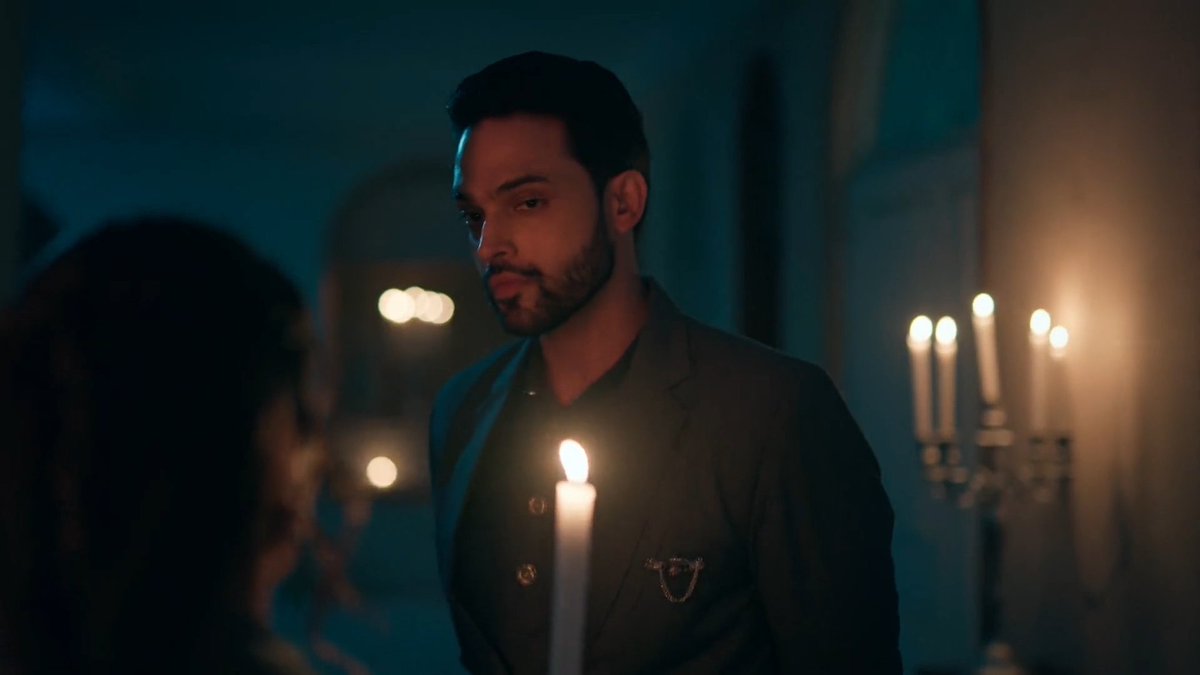 Itsurgurl_AS's tweet photo. S:“hum apni zindagi main bahut aage nikal chuke hai ”

That wasn't a door slam.

That was a "come inside... but don't you dare think I invited you" close. 😭🫵🏻

The ego said "leave" but the heart said "follow me."

{#seherhonekohai #maher} https://t.co/VOMAihh0ZV