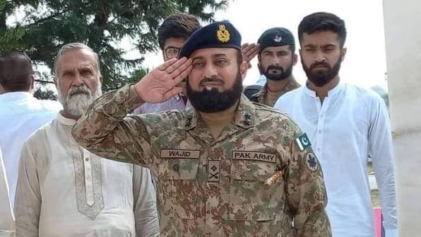 AmericanSpyIn's tweet photo. Since Pak Army is Wife Swapping! Every Junior Officer of Pak Army has to share his wife with senior officers to get promoted to next Rank, Brig Amjad Mughal,now Major General Amjad Mughal “gifted” the newlywed Huma to his son, and is batchmates raped her for their pleasure
#shame https://t.co/rmux7odWMI