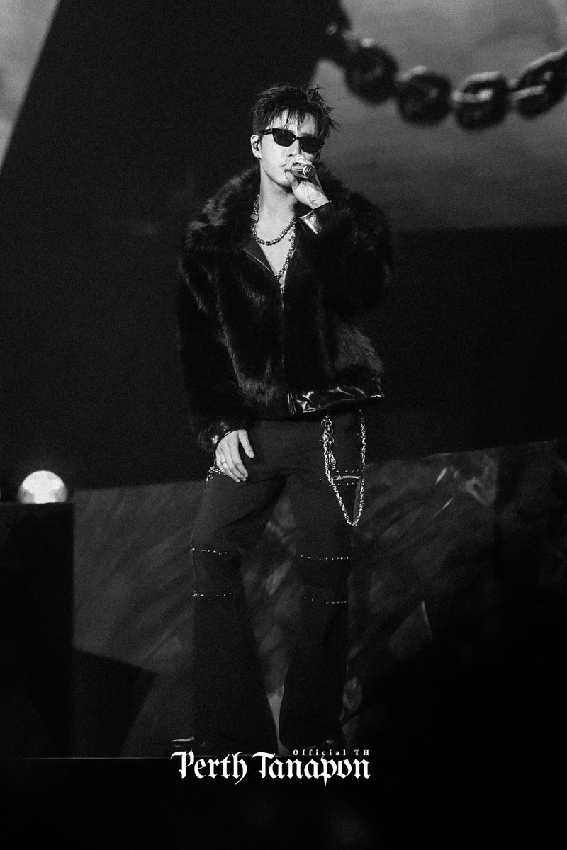 PerthOfficialTH's tweet photo. แด๊ดดี้เพิร์ธคนเท่ 😎🖤✨

#PerthTanapon #KDPPE https://t.co/RN4di7m2fW