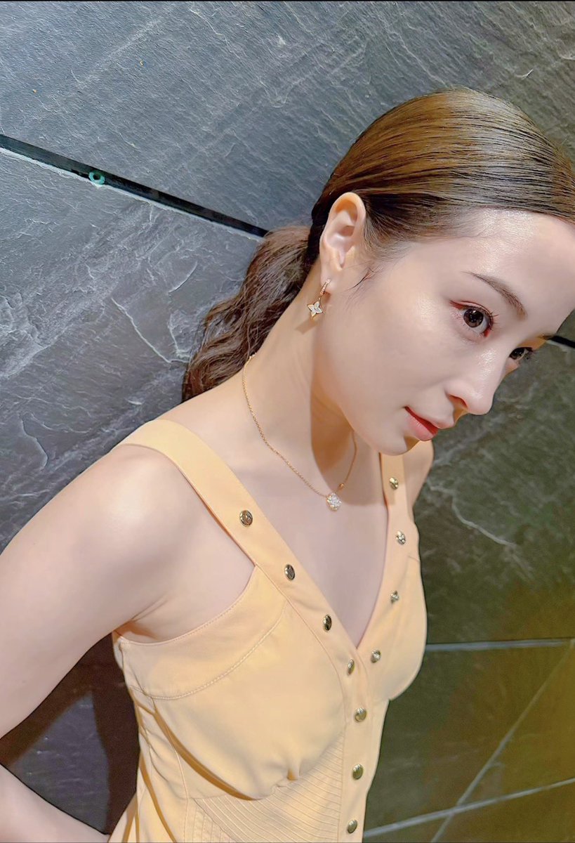 moo_nluv's tweet photo. Suzu in NY https://t.co/hoQf2LhMNB
