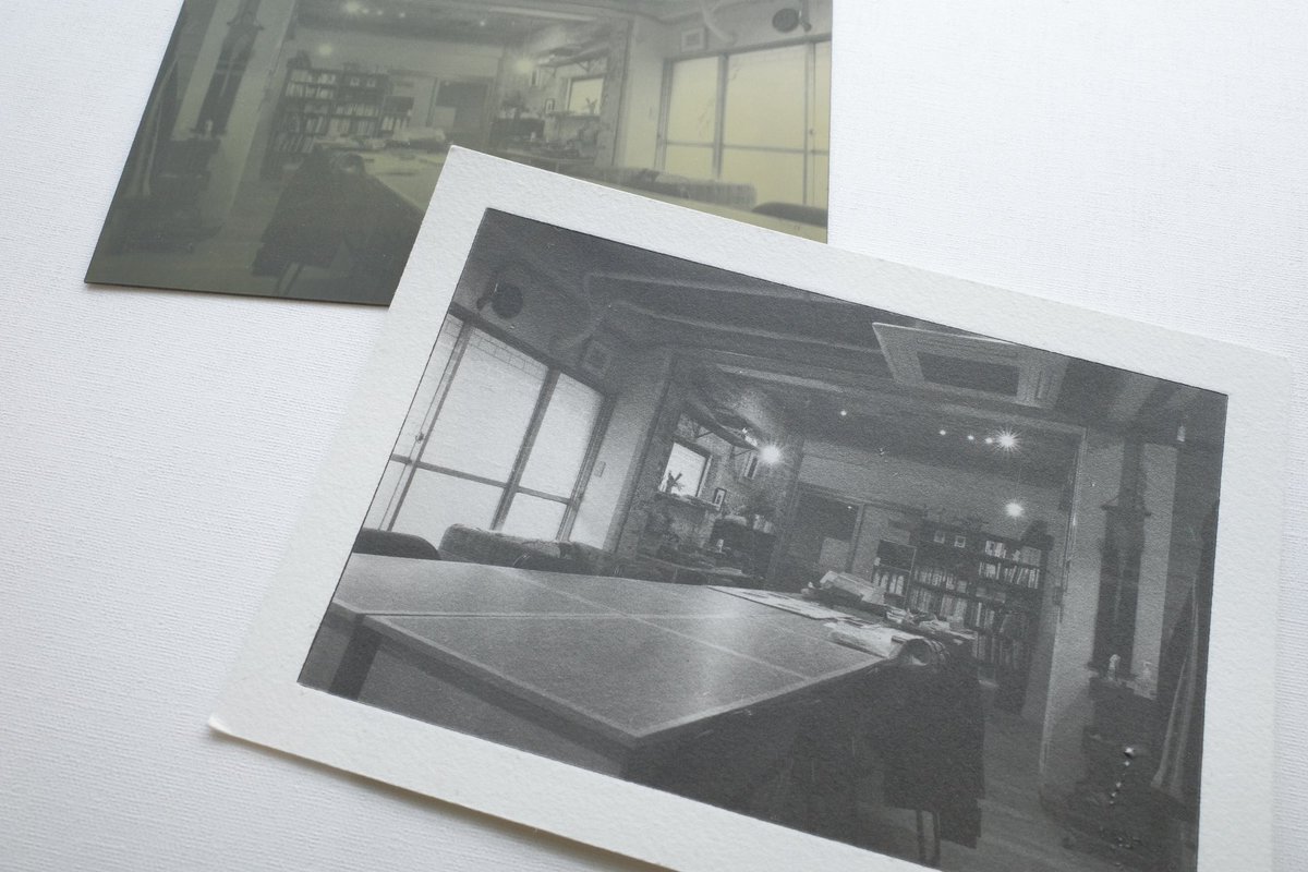 fotori_gallery's tweet photo. 今日は東駒形の銅版画工房 Gokkoさんに打ち合わせに行ってきました！今年もやります！みんなのフォトグラビュール展！
今年はさらにコアなグラビュールラバーの皆さまに展示に参加していただくべく、幅内で自由に設営していただくコースを設けます。
またもちろん初めての方も参加できるように、出展＆ワークショップ（9/13日）がセットになったコースもご用意😊
展示会期は12/13（日）～12/20（日）です。カレンダーに入れておいてくださいねー！
募集スタートはもう間もなくです！