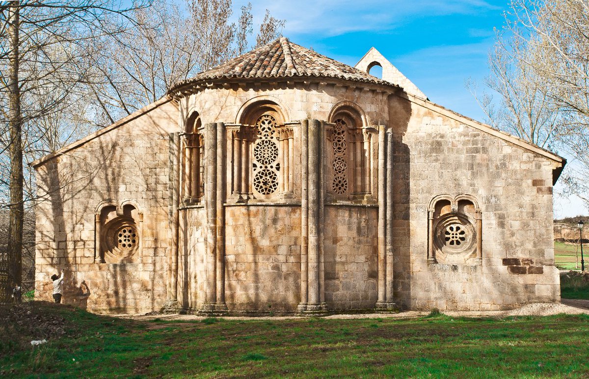 splashjavier's tweet photo. #IFLaMierla
 Buenos días 😃 
Una joya del Románico, Santa Coloma de Albendiego, la Extremadura de Castilla, zona de frontera, historia pura de luchas entre castellano leoneses y musulmanes, hoy capitula ante las llamas. 🔥🔥🔥🔥🔥
Estoy desolado. https://t.co/YzsN2Panh6