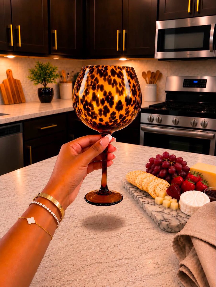 niy2pretty's tweet photo. It’s something about a pretty wine glass that gets me every time 🍷✨🔗 https://t.co/oerFHyq98p