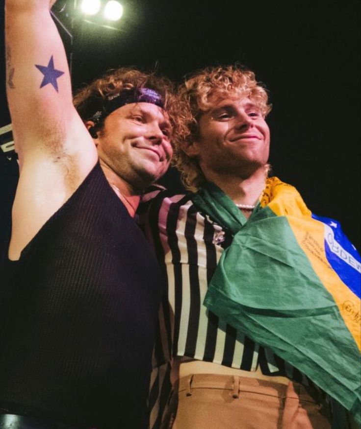 5SOSBrasilFam's tweet photo. Há 3 ANOS, a 5SOS se apresentava no Rio de Janeiro com a turnê The 5SOS Show! https://t.co/mgaXGvAVb6