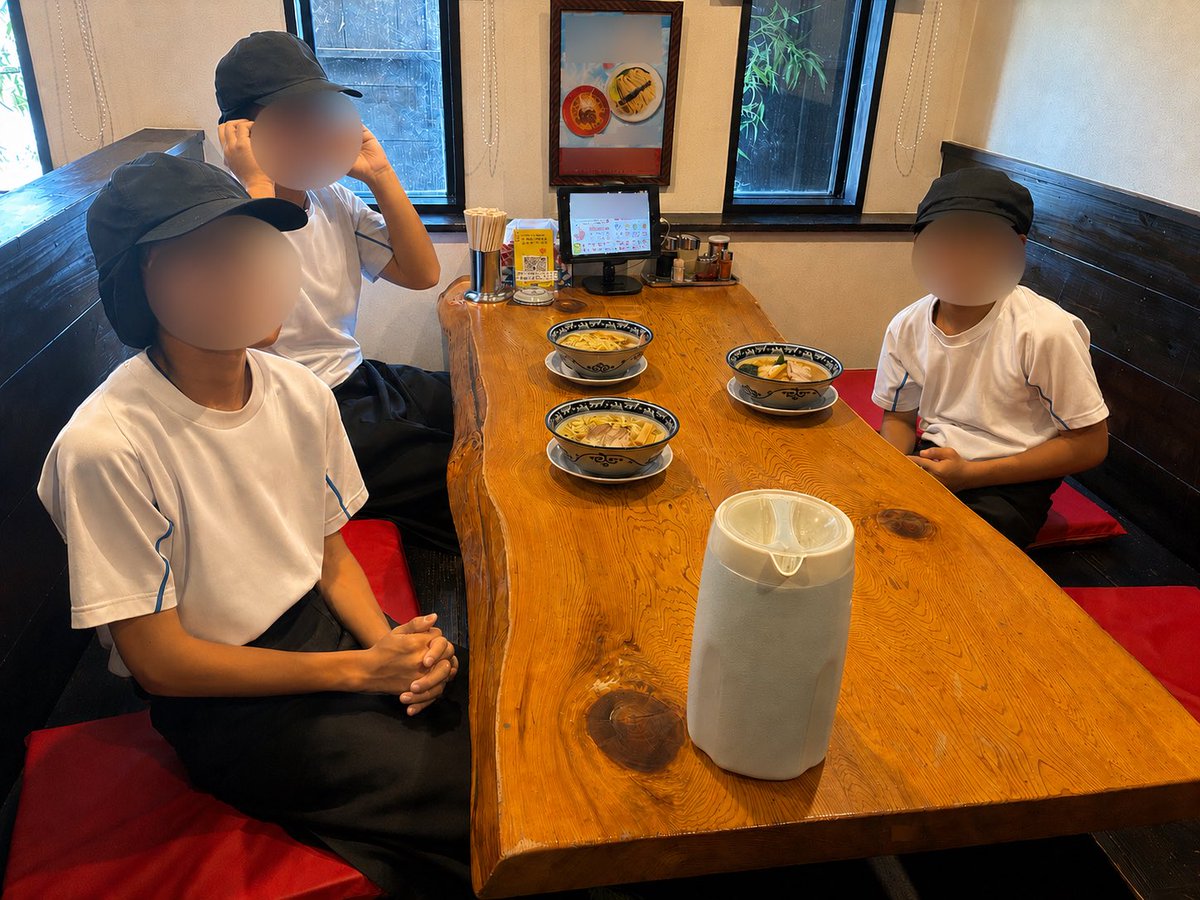 ryuuzinnmen's tweet photo. 本日1日目職場体験皆様頑張っておりました❗️
最後にご飯を自分で作ってレポート一緒に書いて退勤☺️
お客様のご協力ありがとうございました♪また明日は違うメンバーなのでよろしくお願い致します🙇
※写真掲載は許可済みです。 https://t.co/r8OmY8Sntr