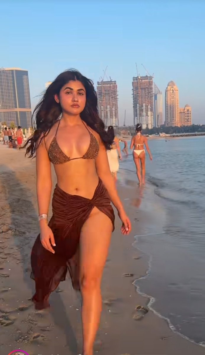 QuietlyYours1ob's tweet photo. Shaam, Shamundar our Mein 

#Beachday #GoldenHour #DubaiVibes
#MainCharacterEnergy... https://t.co/y07DCbr5A4