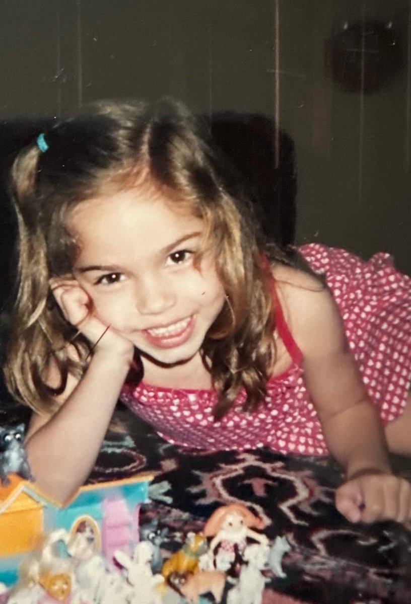 selfsabtage's tweet photo. hbd to my biggest inspiration. the sweetest, kindest, most talented girl with the most beautiful heart. i’m so proud of the incredible woman u are. i hope life gives u all the happiness in the world. i’ll love u forever. thank u for everything 🖤 you light up my days. https://t.co/mgtdAPGtkQ