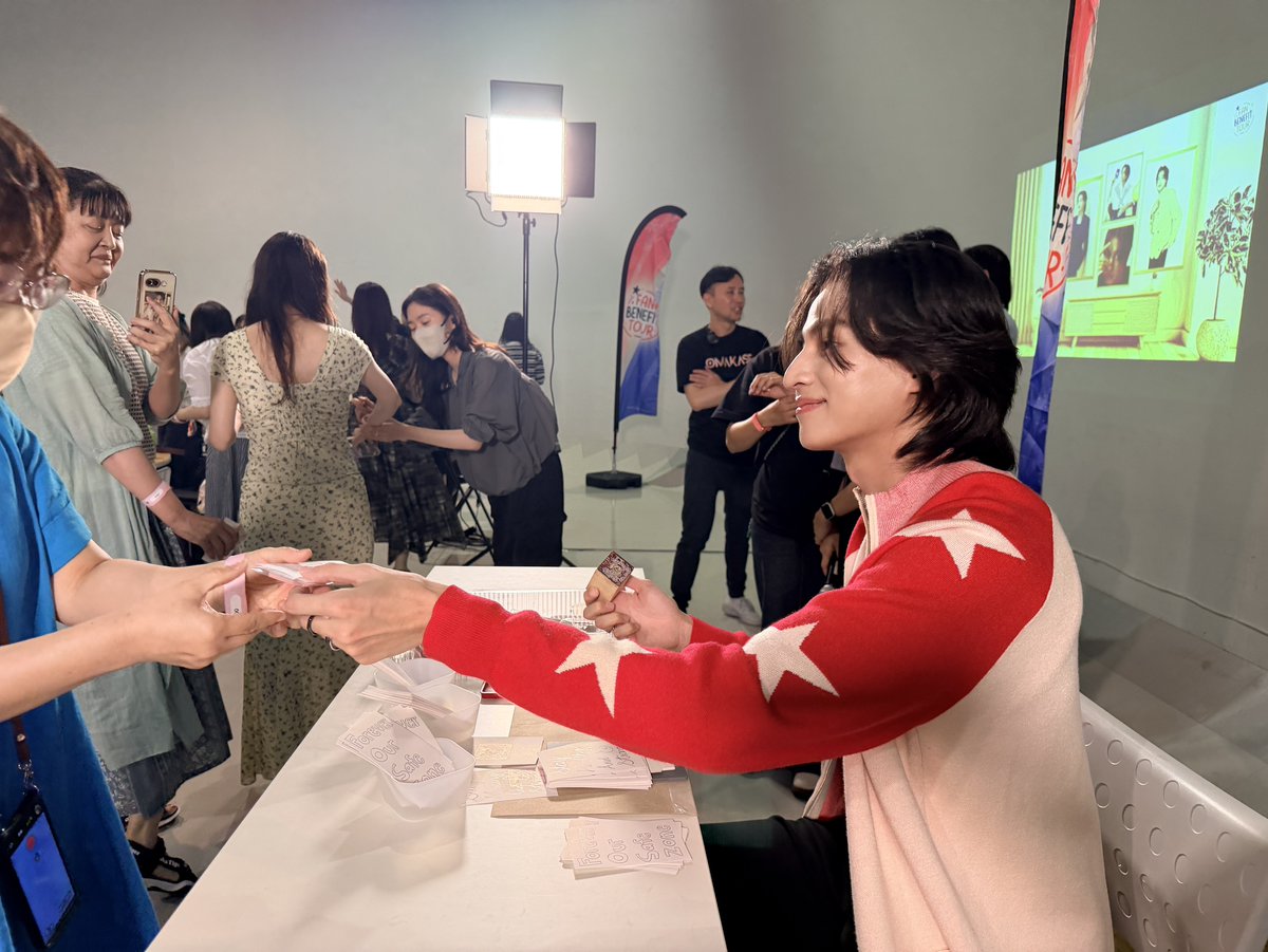 benefittourOMV's tweet photo. 💙✨ Thank You for Being Part of Our Journey ✨💙 
Fan Benefit Tour with Gulf in Tokyo has come to a beautiful close, leaving us with countless smiles, laughter, and unforgettable memories that we were able to create together.
We would like to express our heartfelt gratitude to every fan who took the time to join us and share these meaningful moments. Every smile, every interaction, and every cherished memory was made possible by your unwavering love and support.
We sincerely hope that the happiness, warmth, and wonderful experiences from this event will remain in your hearts as treasured memories for years to come.
We wish everyone a safe journey home, and we truly hope that the paths of our memories will cross again in the future. Until we meet again at our next event, thank you from the bottom of our hearts.💙✨

💙✨ Thank You for Being Part of Our Journey ✨💙 
Fan Benefit Tour with Gulf in Tokyoは、たくさんの笑顔と笑い声、そしてかけがえのない思い出に包まれながら、無事に幕を閉じることができました。
この特別な時間をともに過ごしてくださったすべてのファンの皆様へ、心より感謝申し上げます。会場にあふれた笑顔や温かな交流、そして一つひとつの大切な瞬間は、皆様からの変わらぬ愛と応援があったからこそ生まれた、かけがえのない宝物です。
このイベントで過ごした幸せな時間や温もり、そして心に刻まれた素敵な思い出が、これからも皆さまの心の中でいつまでも輝き続けることを願っております。
どうかお気をつけてお帰りください。そして、またいつか皆様と笑顔でお会いできる日を、心より楽しみにしております。
次回のイベントで再びお会いできるその日まで――。
心からの感謝を込めて、本当にありがとうございました。💙✨

#FanBenefitTour 
#GulfKanawut 
#Gulf #กลัฟคณาวุฒิ 
#FanBenefitTourwithgulf 
#Gulfoursafezone 
#FBFT2026xGulf
