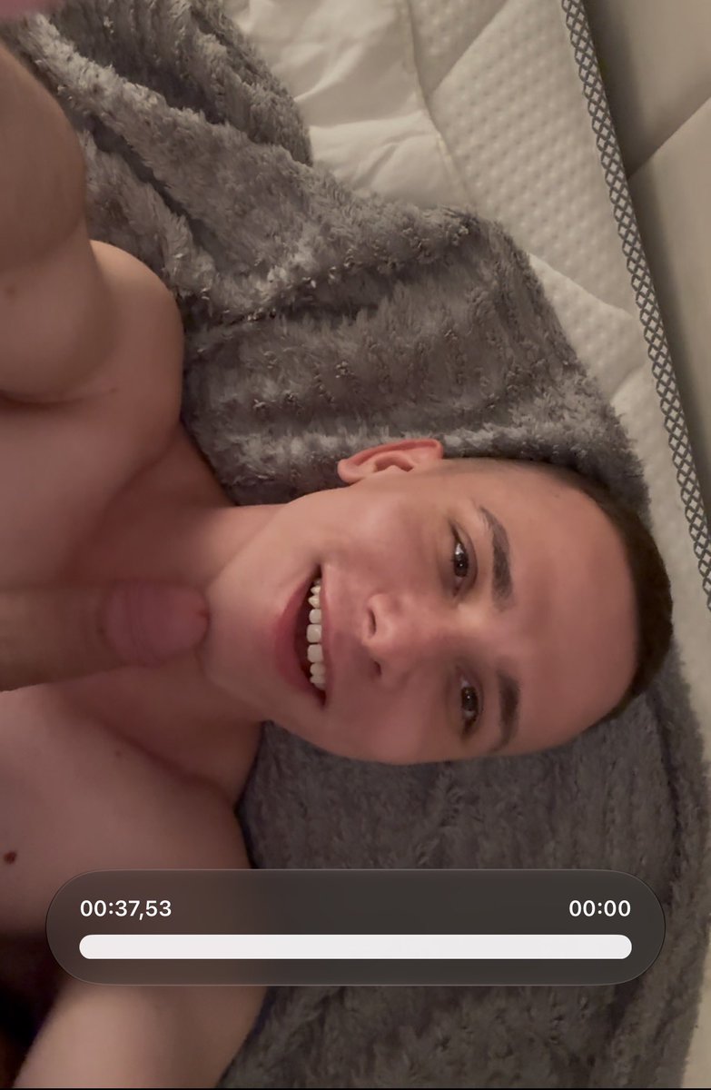 charnikovxxx's tweet photo. Играл с друзьями в настолки а потом поиграл с другом в другую игру
@charnikovxxx_full_bot https://t.co/fbfmiLGxuh
