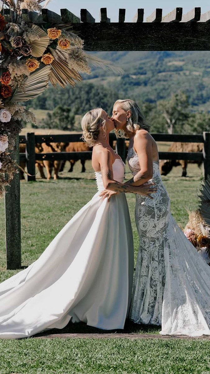 WeAreGodFather's tweet photo. Ashleigh Gardner accused of cheating by her estranged wife. What counts as cheating in a lesbian relationship? https://t.co/hdGpHmDx9o