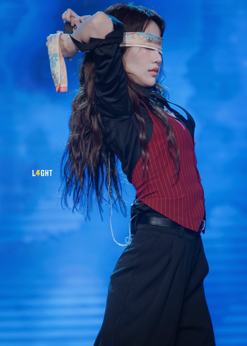 LIGHT100ST's tweet photo. Thought I was editing some magic trick show  @janeeeyeh

This was really cool😍

#janeyeh #เจนเย่  #JaneYehBirthdayTour2026inVietNam https://t.co/CyYLeFMGBH