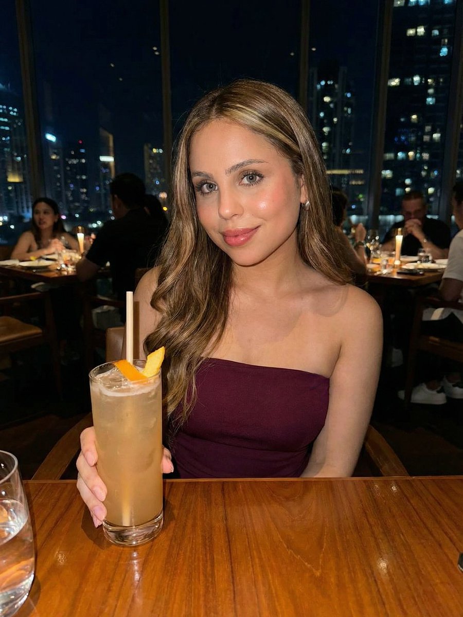 elisatranss's tweet photo. Am i the type of girl you'd take out on a date? https://t.co/LeUjl8q6So