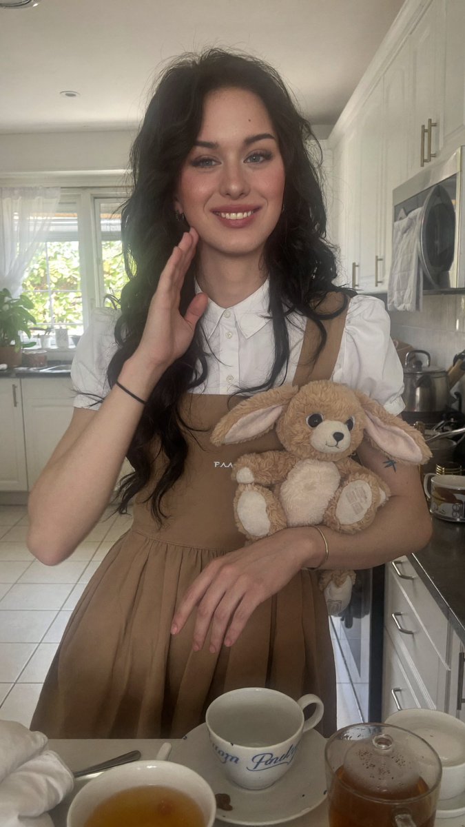 samashley199720's tweet photo. POV: she made you tea and expects you to stay a while 🏳️‍⚧️🐰 https://t.co/XTIMePho43