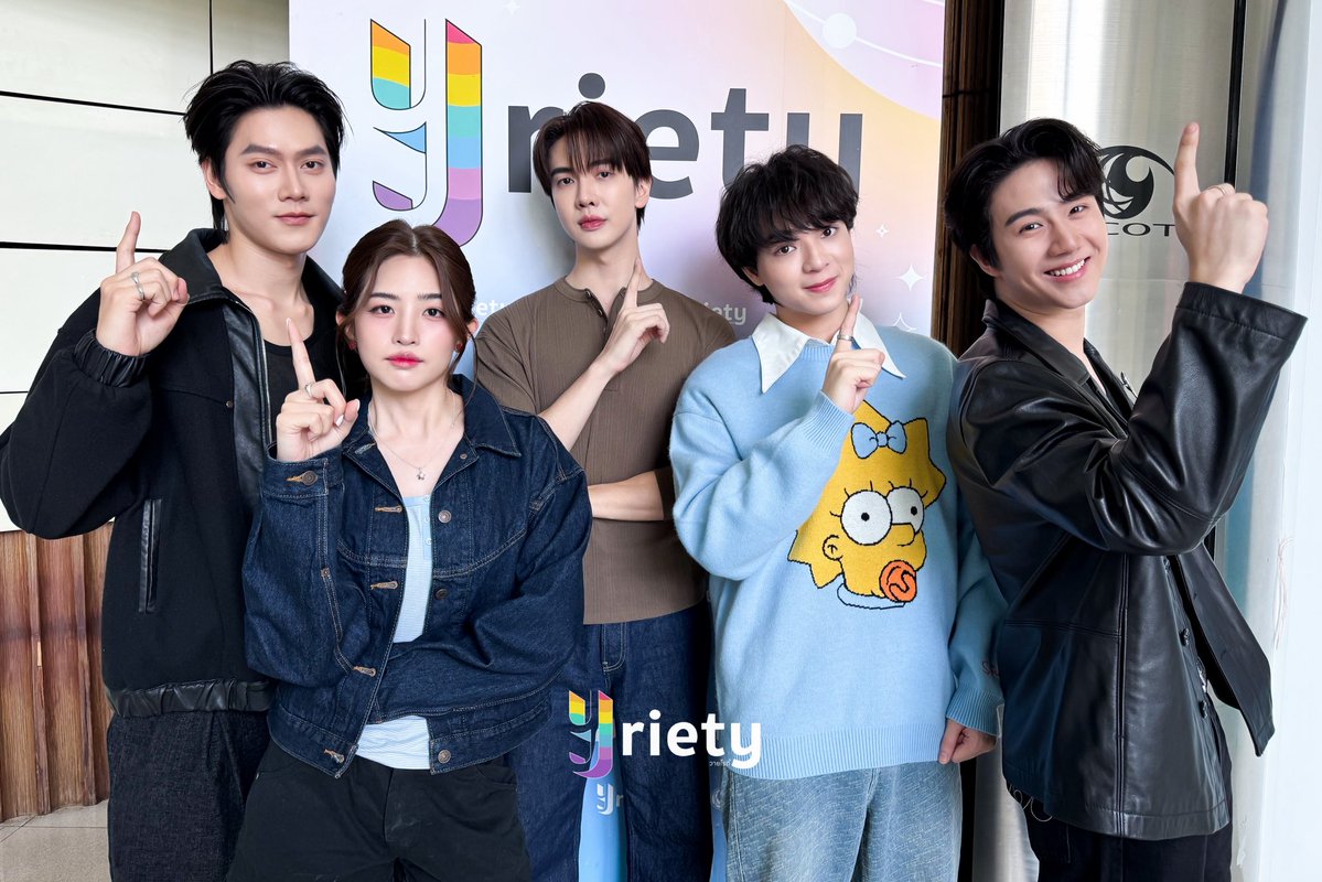Yriety's tweet photo. GAME ON! ทีม B.S. Brothers 🎮🐻 
บุก Yreity แล้ว 💥 พร้อมขนความสนุกมาแจกให้พี่วายแบบ Full Team จัดเต็มมาก แต่งานนี้ใครจะเป็น MVP 🏆 ที่สุด รอติดตามกันได้เลยย 🤗
.
#ซอโซ่ล่ามธีร์เดินสาย
#MaxkyBas  #wjmean 
#Gunnernsk  #JengChotipat
#Yriety https://t.co/zLJSCgfybg