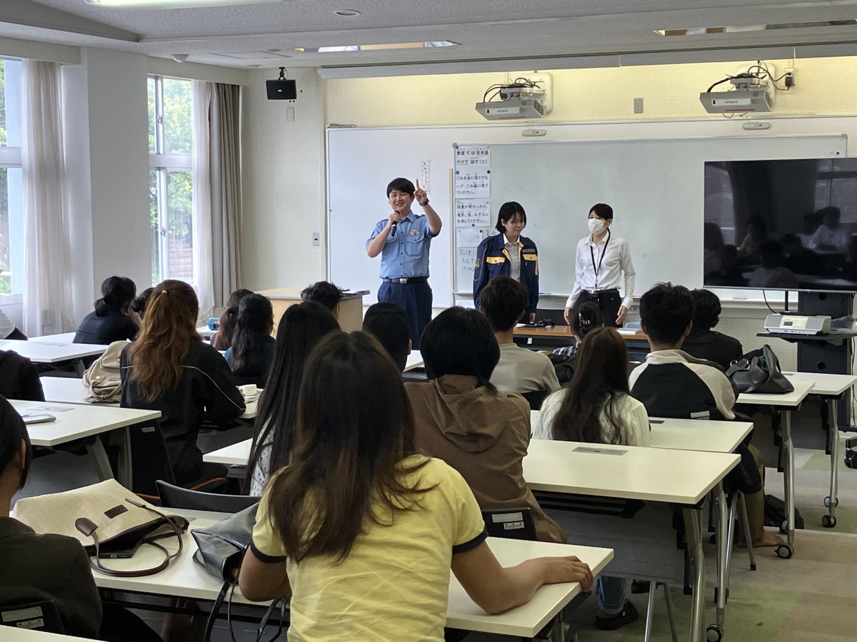 shkpr's tweet photo. 留学生を対象とした「交通・防犯講座」を7月13日・14日に本学で��催しました。講師はいわき中央警察署の署員の方で、留学生別科の学生全員が参加しました。 https://t.co/J0KTKY95bR